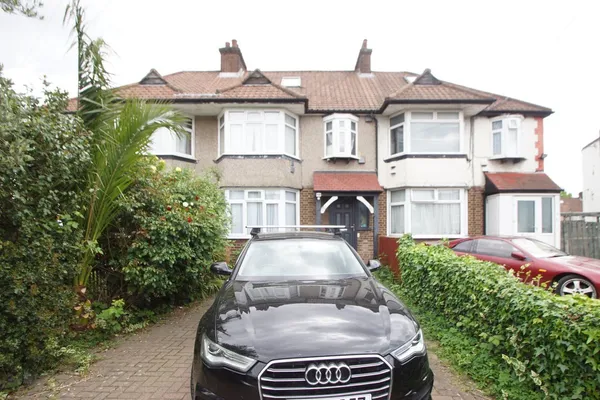 Eastleigh Close, London, NW2