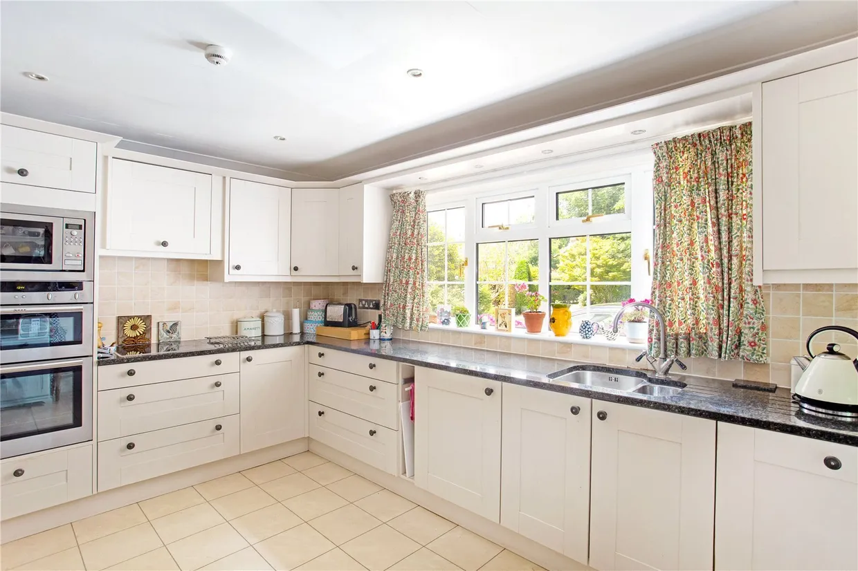 Brookway Road, Cheltenham, GL53 photo 4