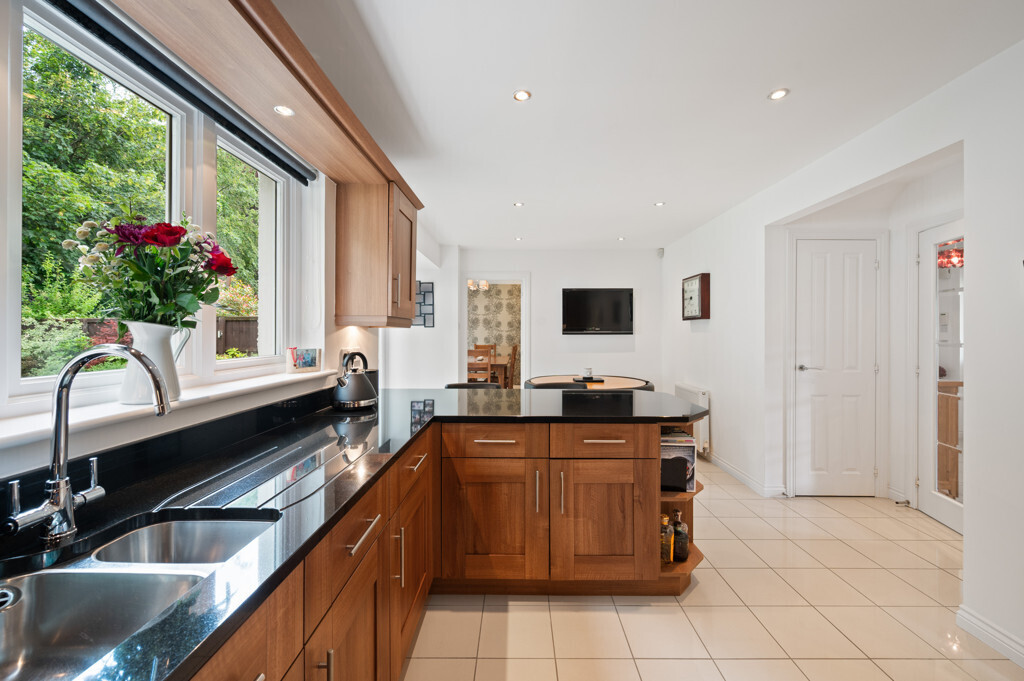 10 Saint Davids Grove, Eskbank, EH22 3FG Image 12
