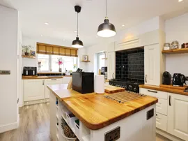Kitchener Road, Amesbury, Salisbury thumb 3
