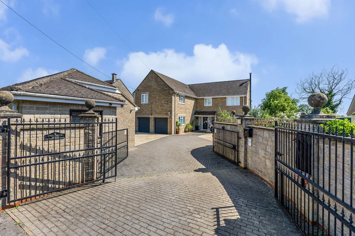 Brinkworth, Wiltshire, SN15 photo 1