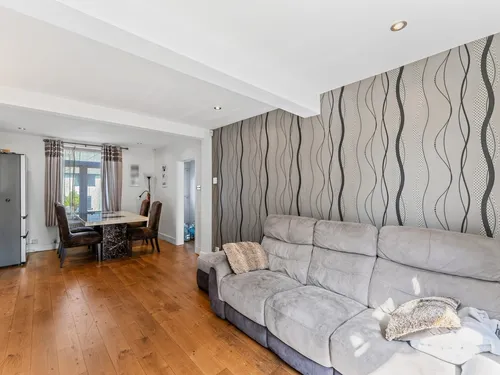 Garendon Road, Mordenphoto