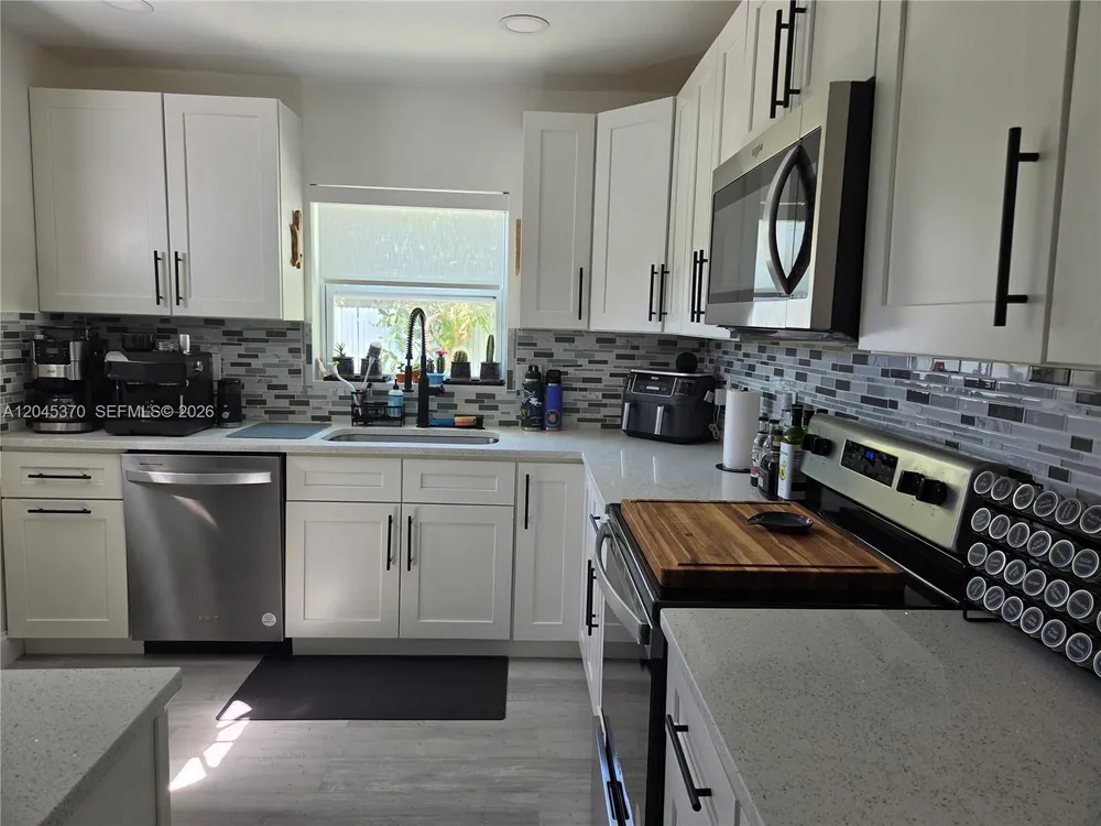 140 NW 18th St, Pompano Beach, FL 33060