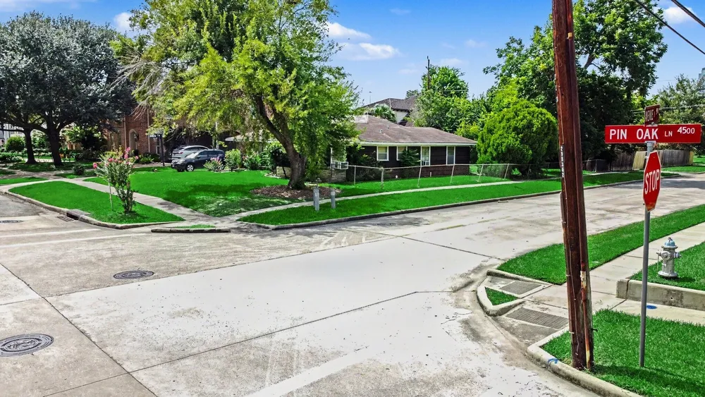 4600 Pin Oak Ln, Bellaire, TX 77401