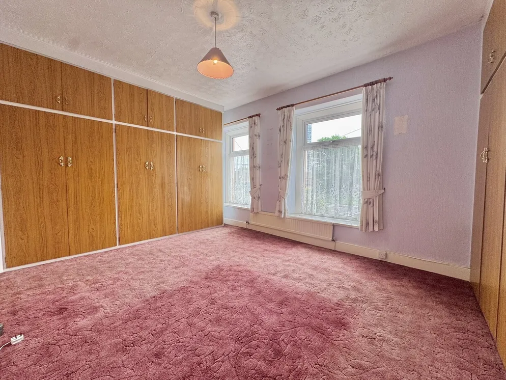 Property carousel item 9