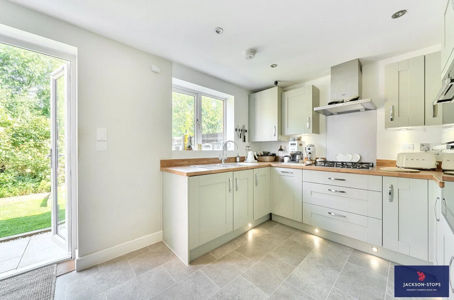 Summerlin Drive, Woburn Sands, MK17 photo 4