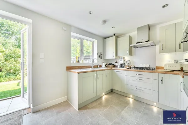 Summerlin Drive, Woburn Sands, MK17 photo 4