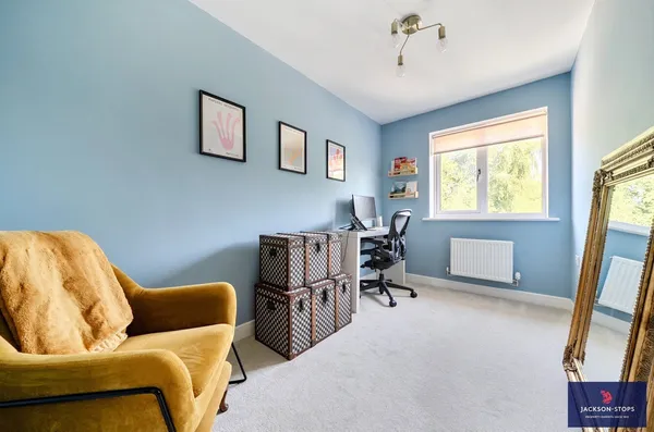 Summerlin Drive, Woburn Sands, MK17 photo 12