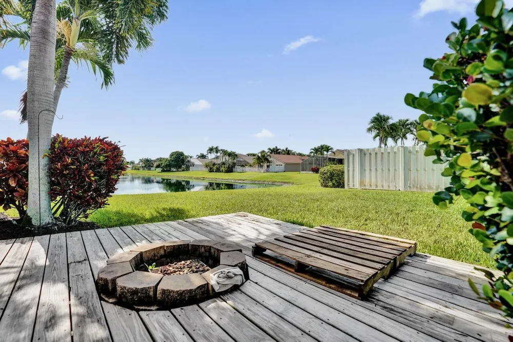 5222 Prairie Dunes Village Circle, Lake Worth Beach, FL 33463