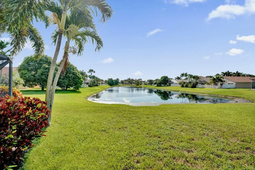 5222 Prairie Dunes Village Circle, Lake Worth Beach, FL 33463
