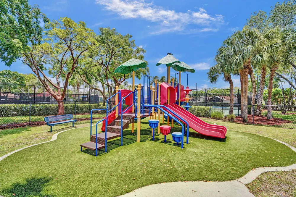5222 Prairie Dunes Village Circle, Lake Worth Beach, FL 33463