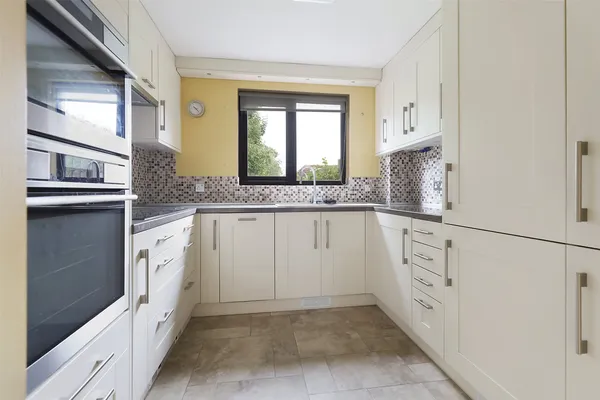 Birch Way, Redhill, Surrey, RH1