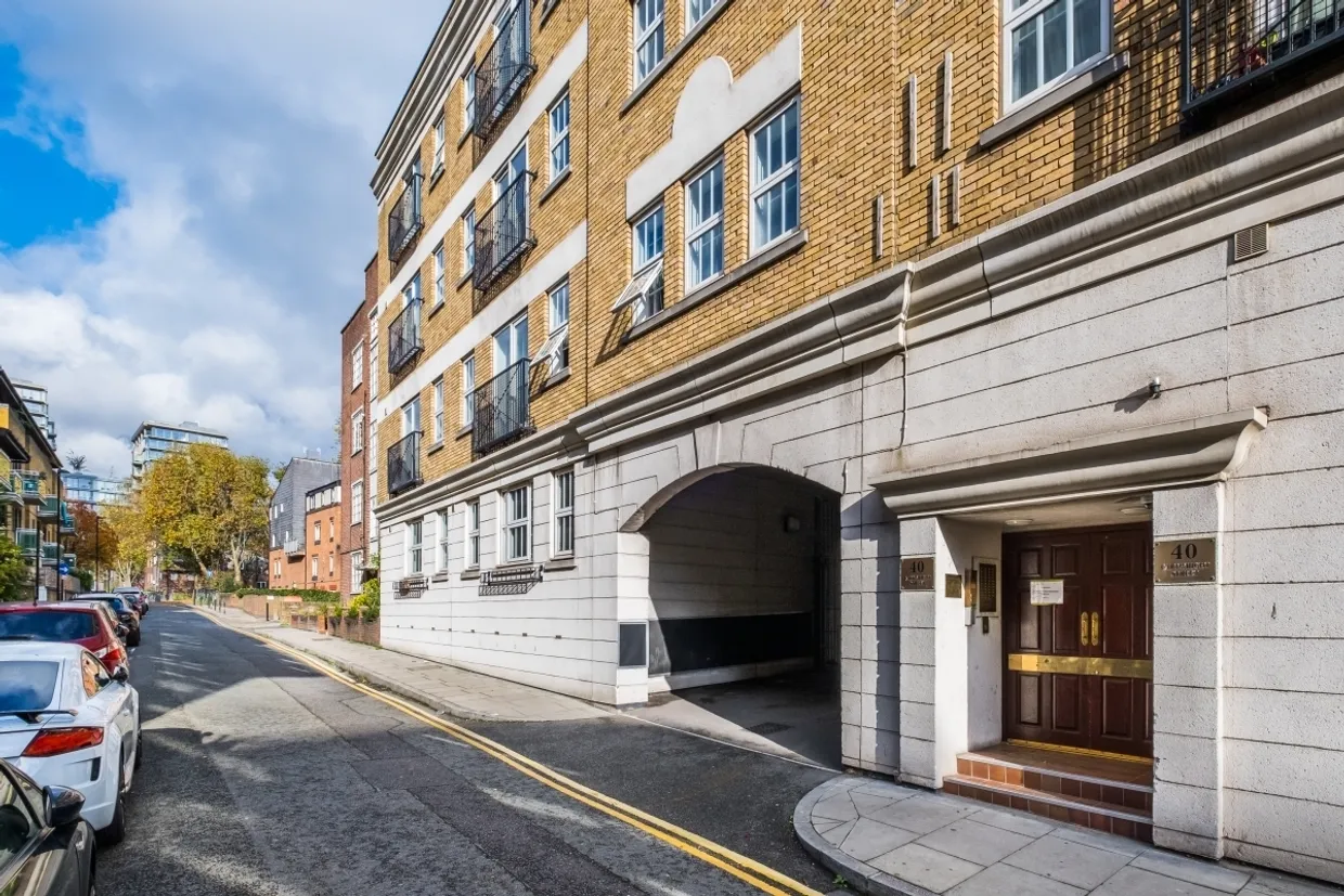 Cartwright Street London E1 photo 13