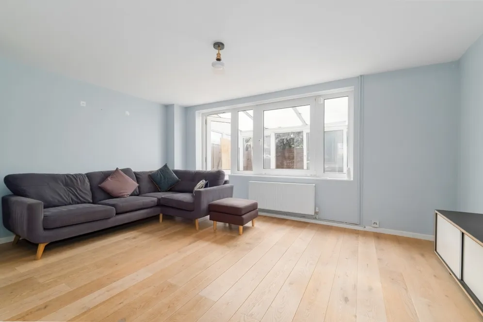 Celandine Close, E14 photo 8