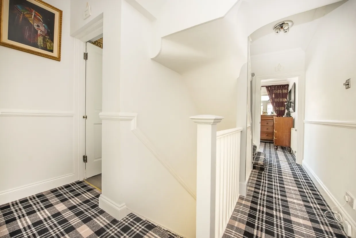 The Crescent London SW19 photo 8