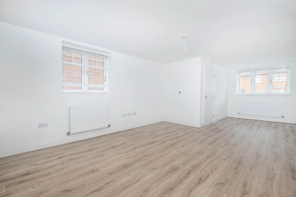 Potters Grove New Malden KT3 photo 6