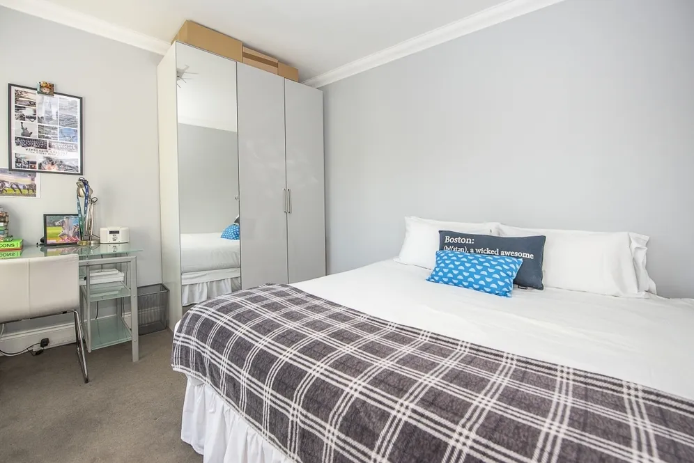 The Crescent London SW19 photo 11