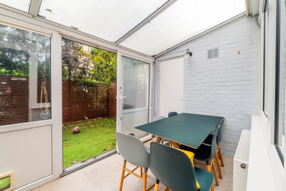 Celandine Close, E14 photo 12
