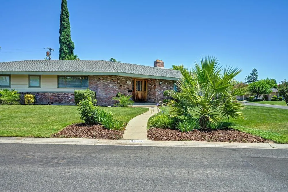2800 Ashbourne Dr, Sacramento, CA 95821