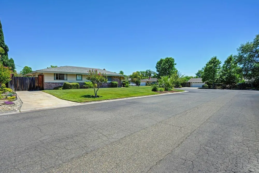 2800 Ashbourne Dr, Sacramento, CA 95821