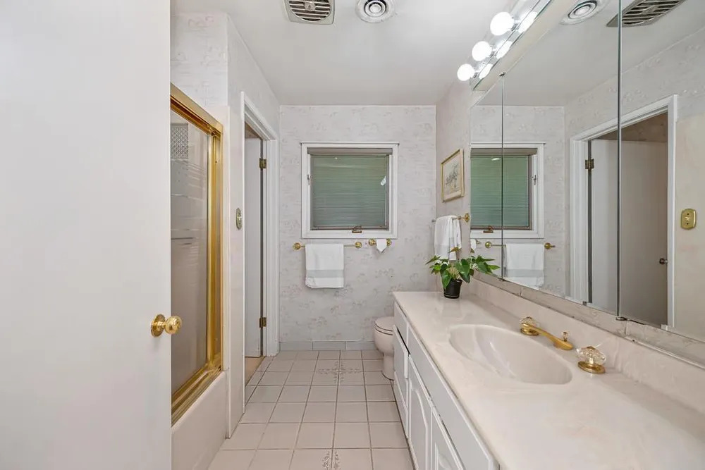 2800 Ashbourne Dr, Sacramento, CA 95821