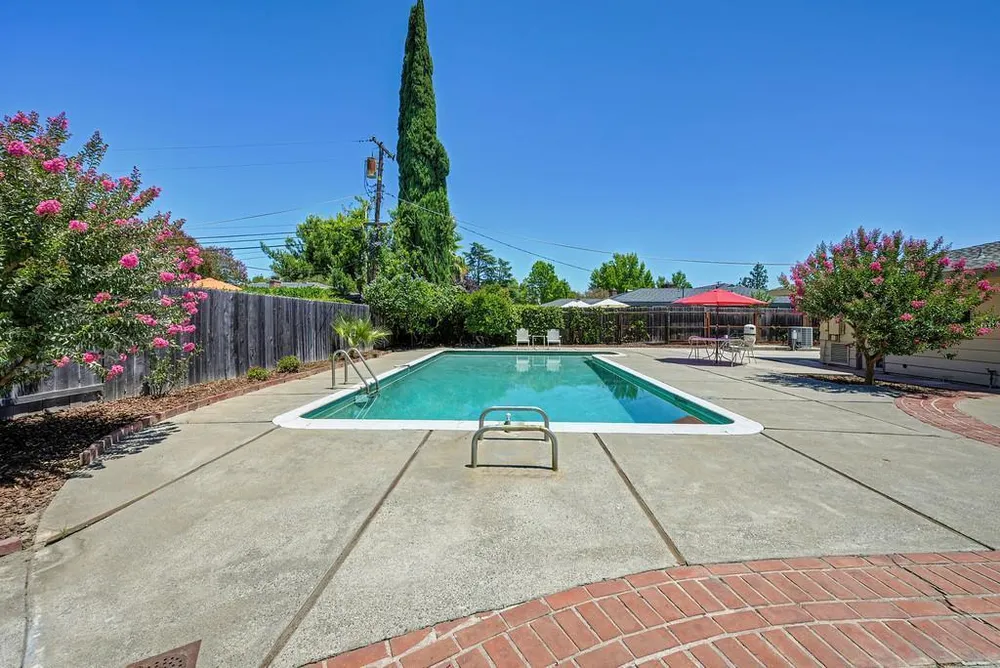 2800 Ashbourne Dr, Sacramento, CA 95821