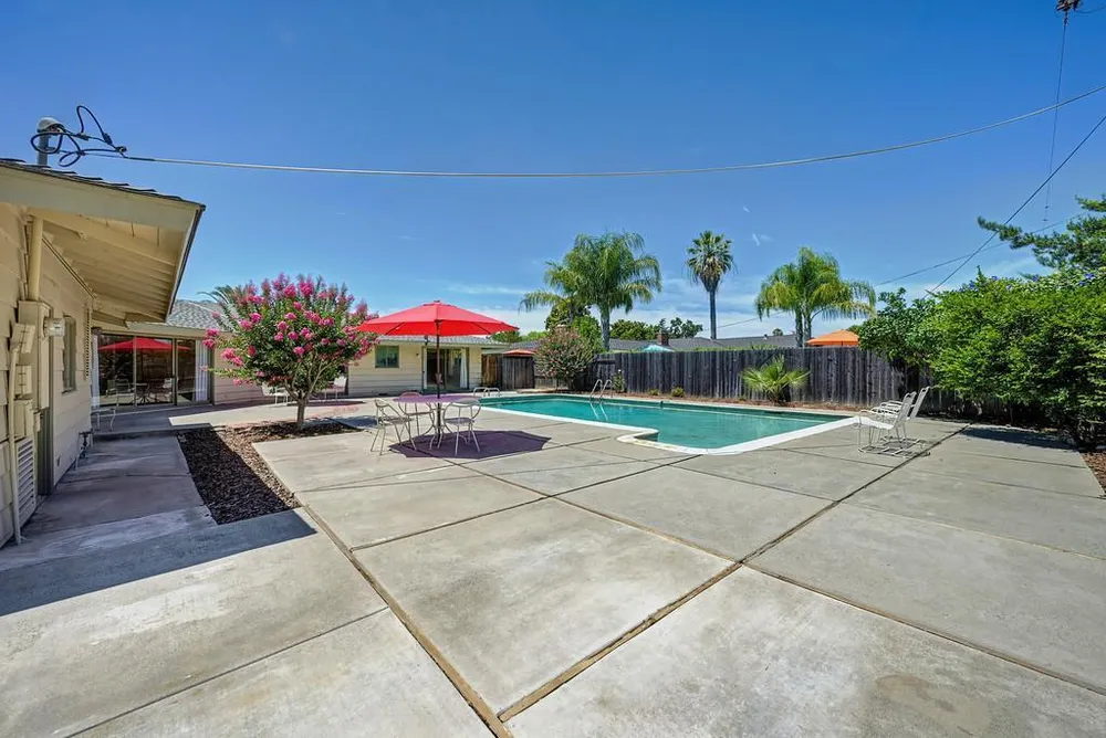 2800 Ashbourne Dr, Sacramento, CA 95821