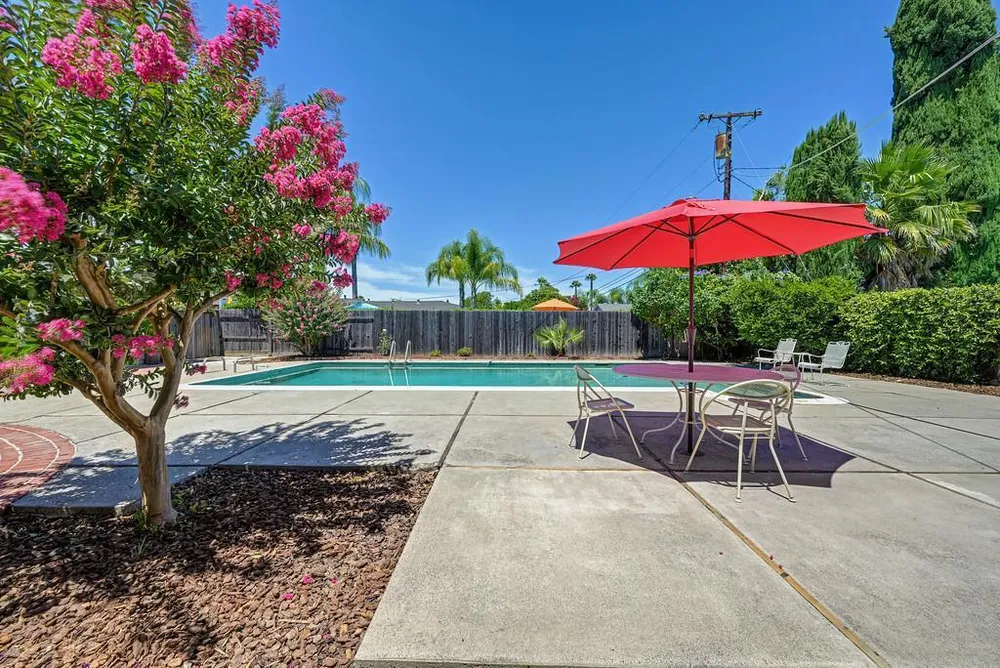 2800 Ashbourne Dr, Sacramento, CA 95821