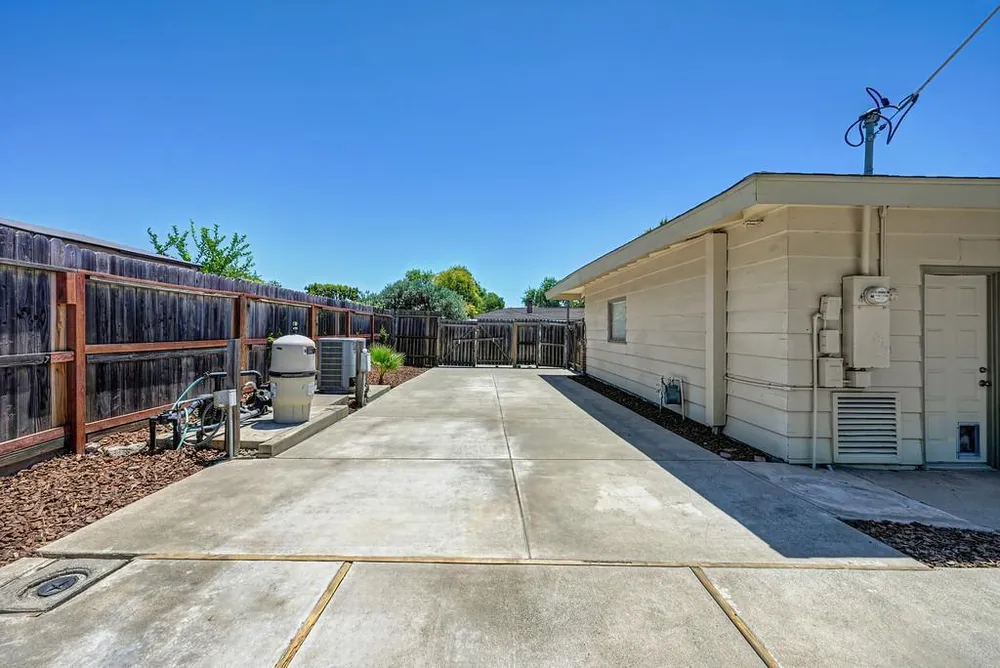 2800 Ashbourne Dr, Sacramento, CA 95821