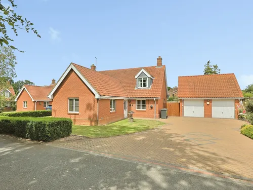 The Home Close, Derehamphoto