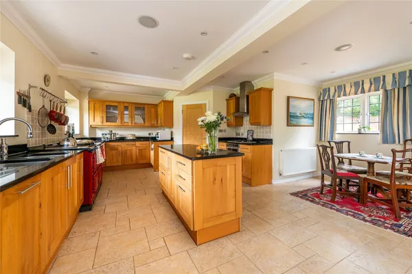 Dungates Lane, Buckland, RH3 photo 14