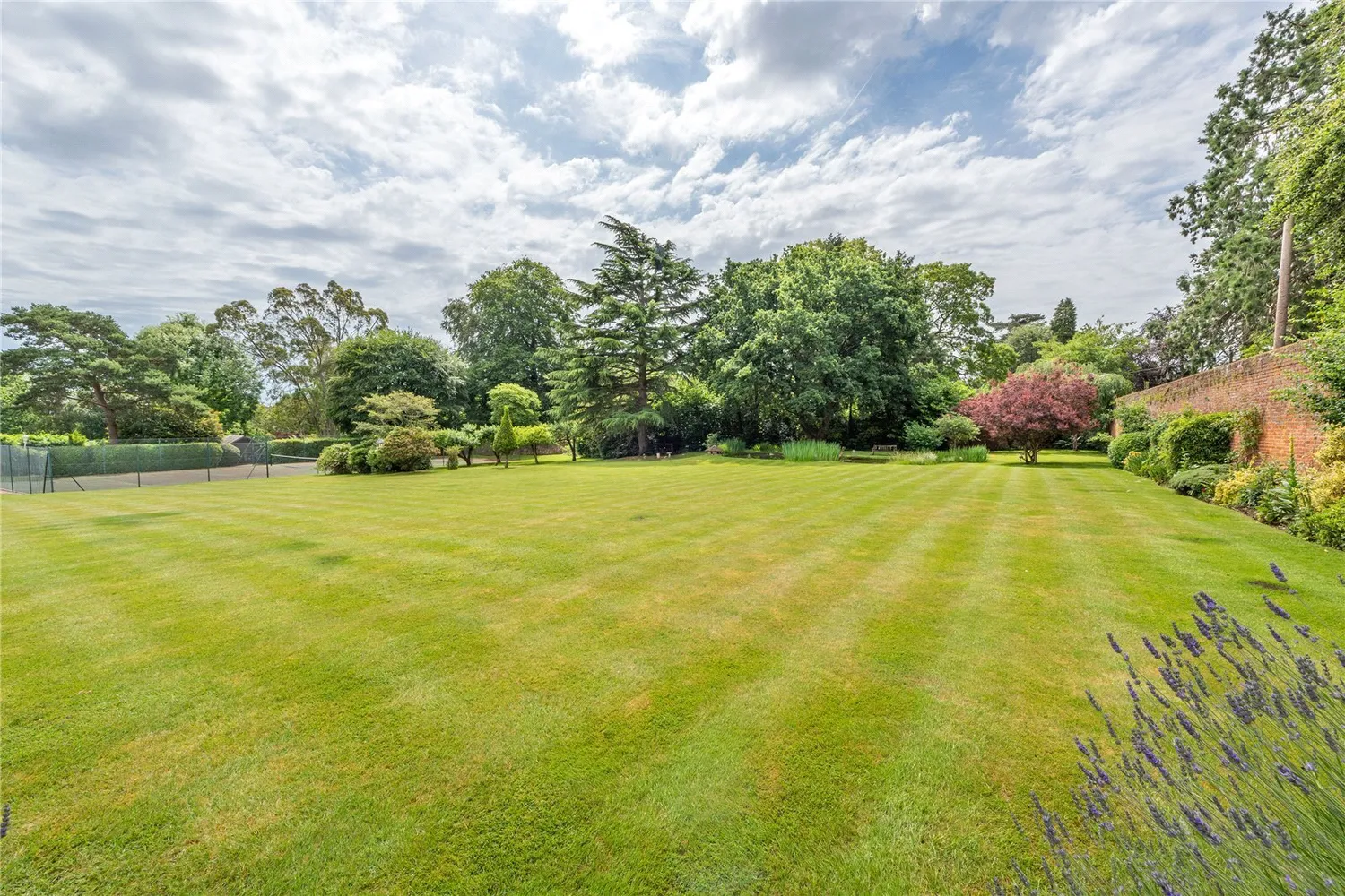 Dungates Lane, Buckland, RH3 photo 15