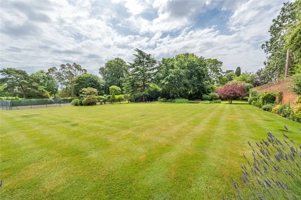Dungates Lane, Buckland, RH3 photo 15