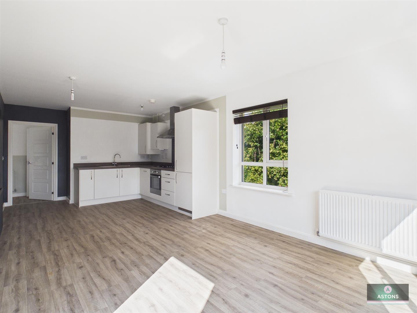 Bedivere Road, Crawley Image 3
