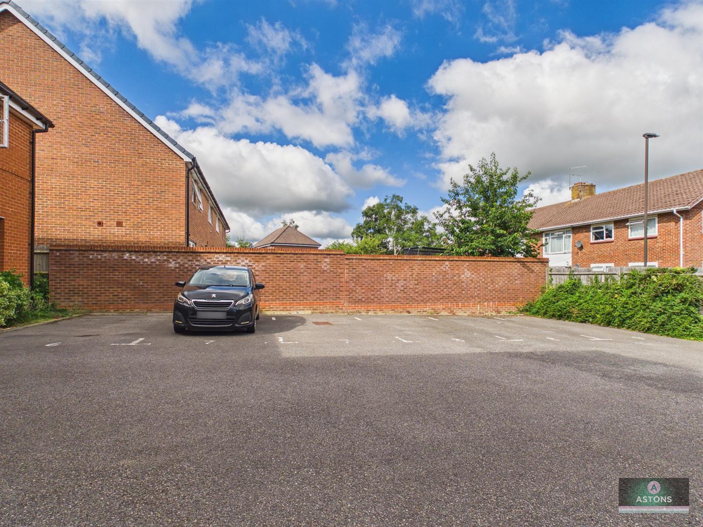 Bedivere Road, Crawley Image 10