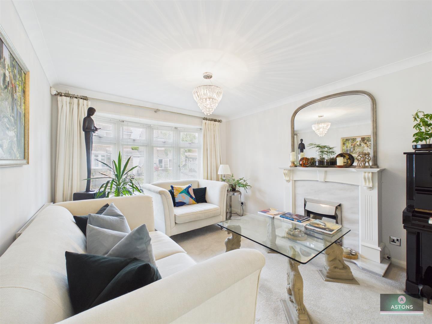 Shetland Close, Pound Hill Image 3