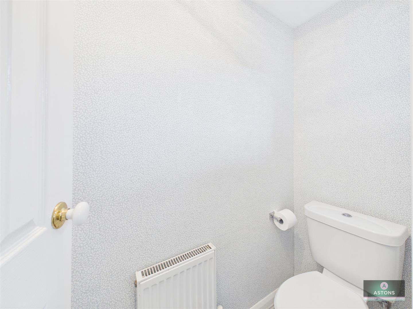 Shetland Close, Pound Hill Image 10