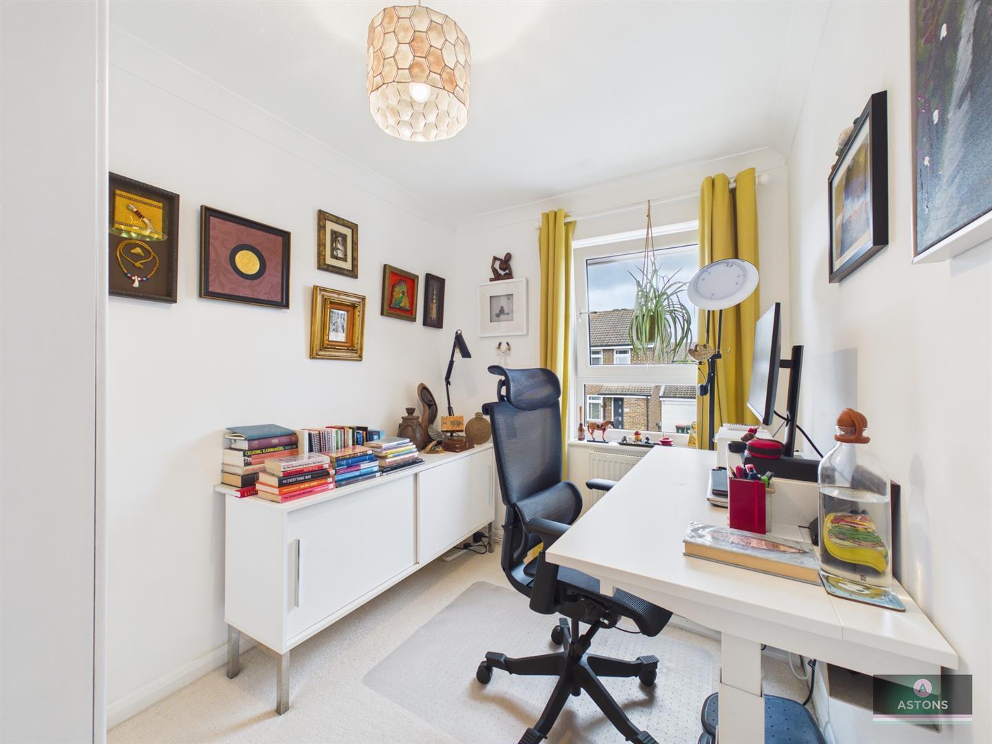 Shetland Close, Pound Hill Image 16