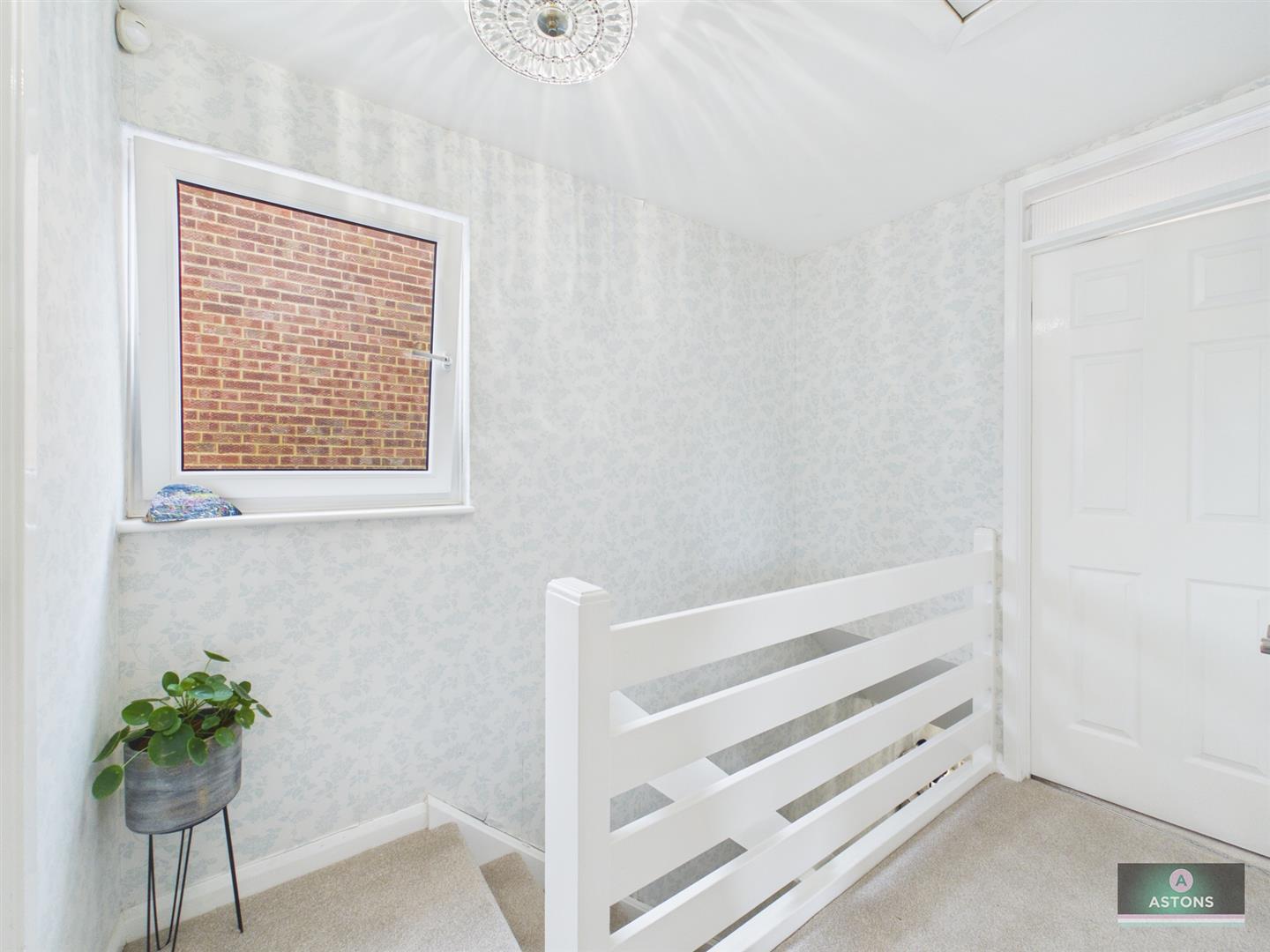 Shetland Close, Pound Hill Image 17