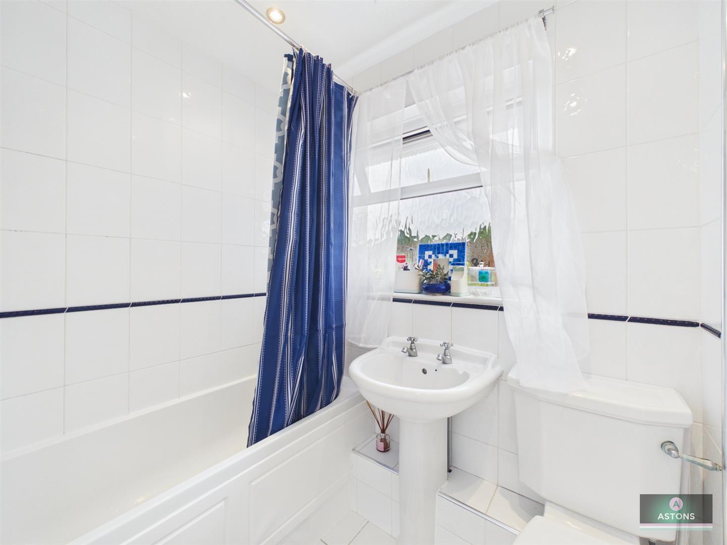 Shetland Close, Pound Hill Image 18