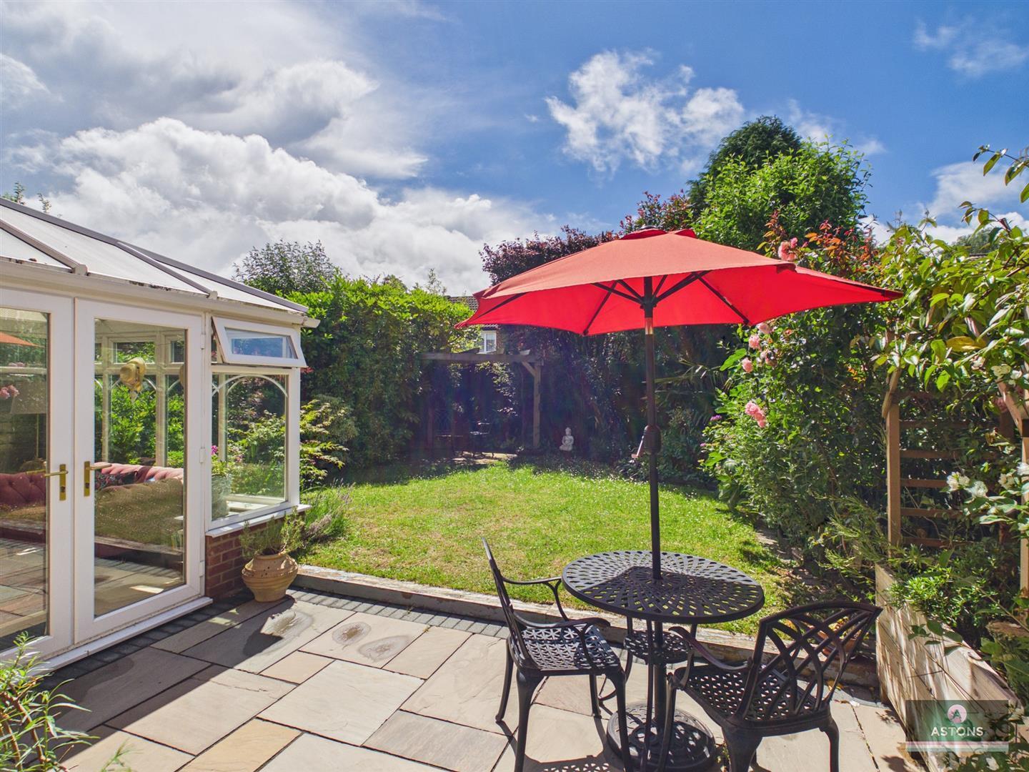 Shetland Close, Pound Hill Image 19