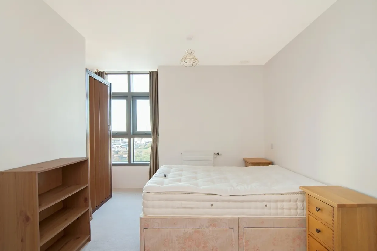 Barking Road, E16 photo 4