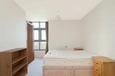 Barking Road, E16 photo 4