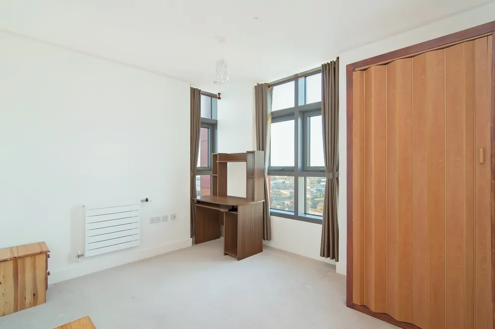 Barking Road, E16 photo 6