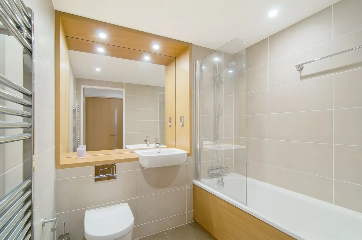 Barking Road, E16 photo 7
