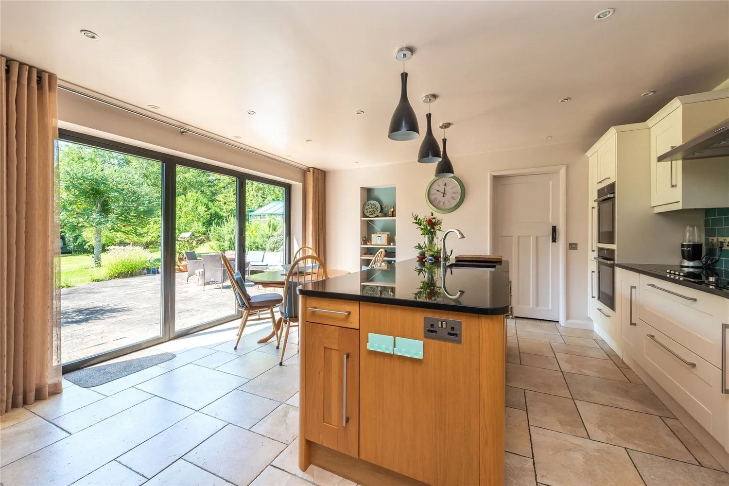 Pebblehill Road, Betchworth, RH3 photo 3