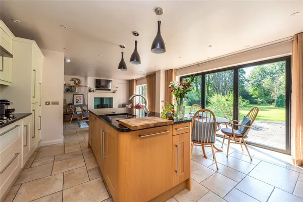 Pebblehill Road, Betchworth, RH3 photo 10