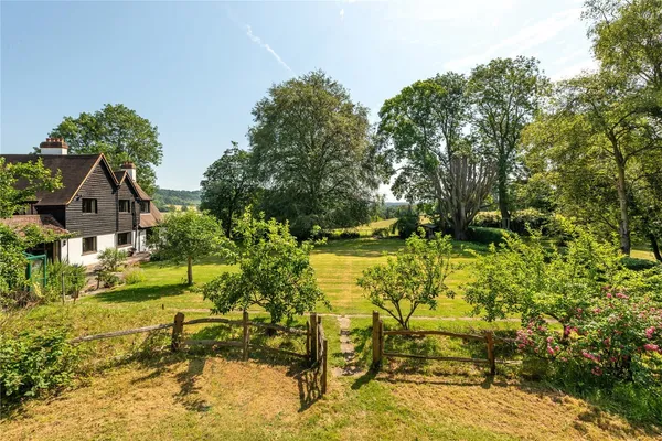 Pebblehill Road, Betchworth, RH3 photo 19