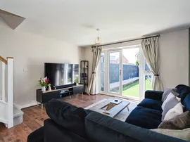 Campbell Drive, Eastbourne thumb 2