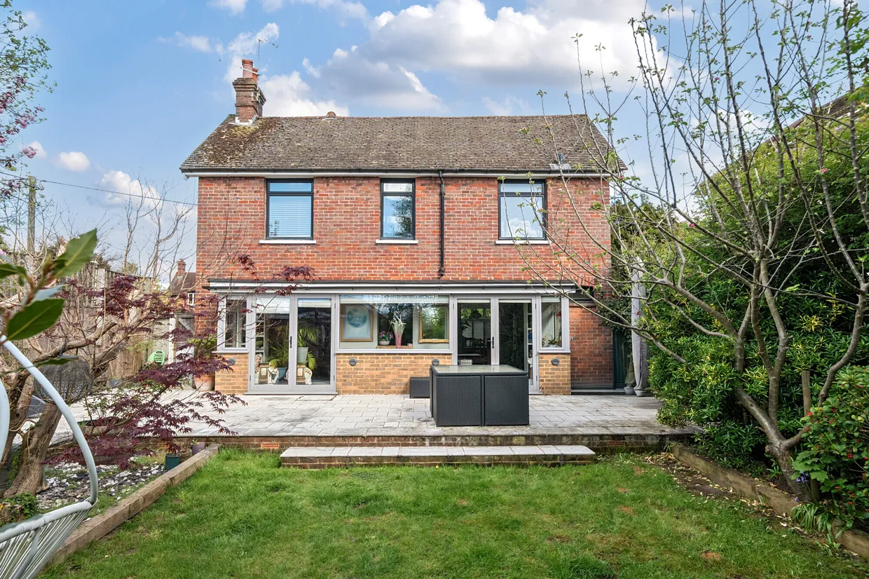 Headley Road, Liphook, GU30 photo 1